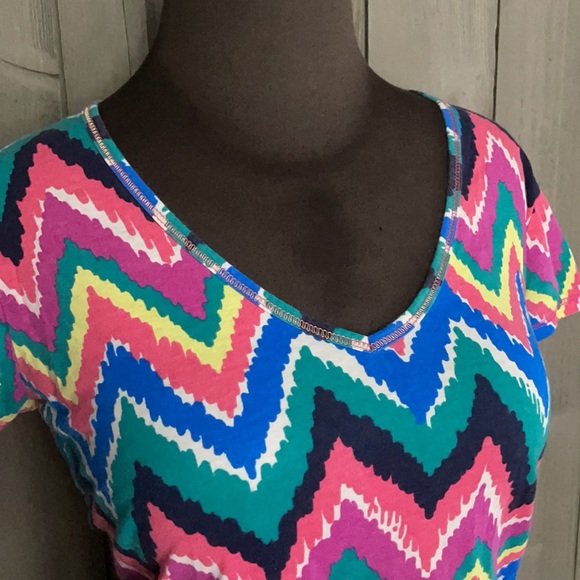 Lilly Pulitzer Chevron Stripe Cynthia Tee - Picture 2 of 4